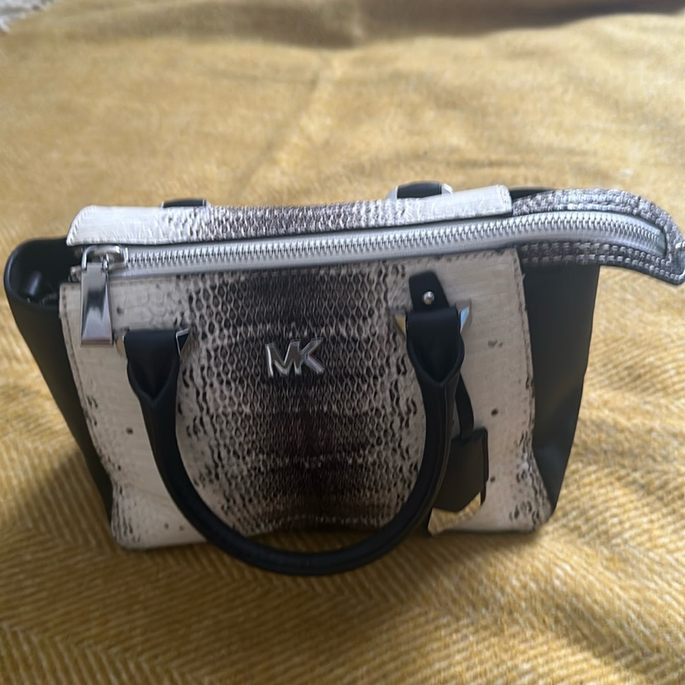 Mini Michael Kors bag. Faux snakeskin.